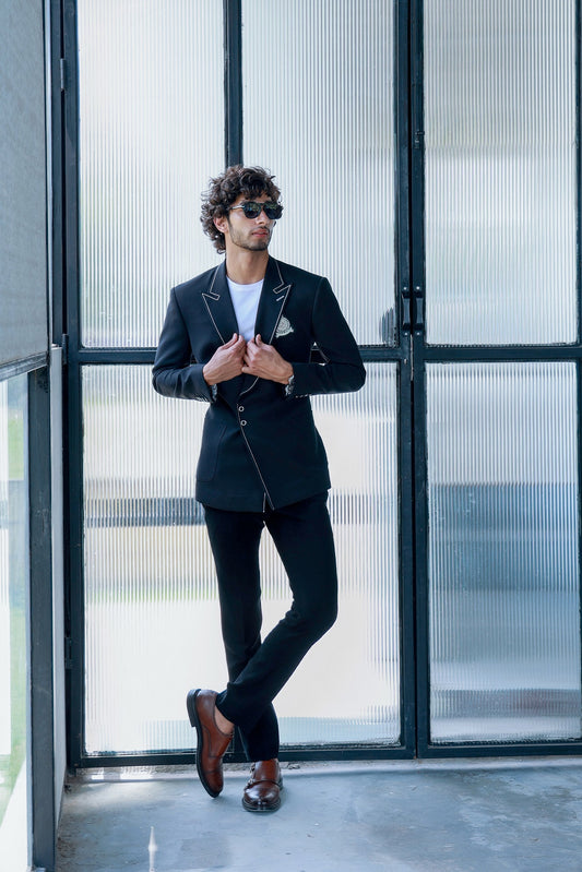 BLACK DOUBLE BREASTED WITH EMBLEM SUIT