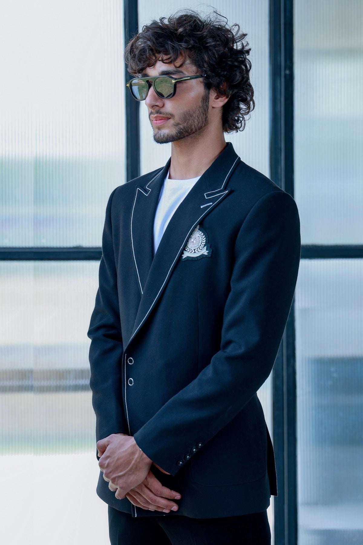 BLACK DOUBLE BREASTED WITH EMBLEM SUIT