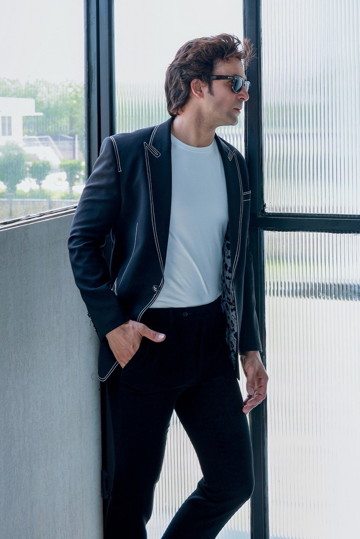 BLACK DOUBLE STITCHING SUIT