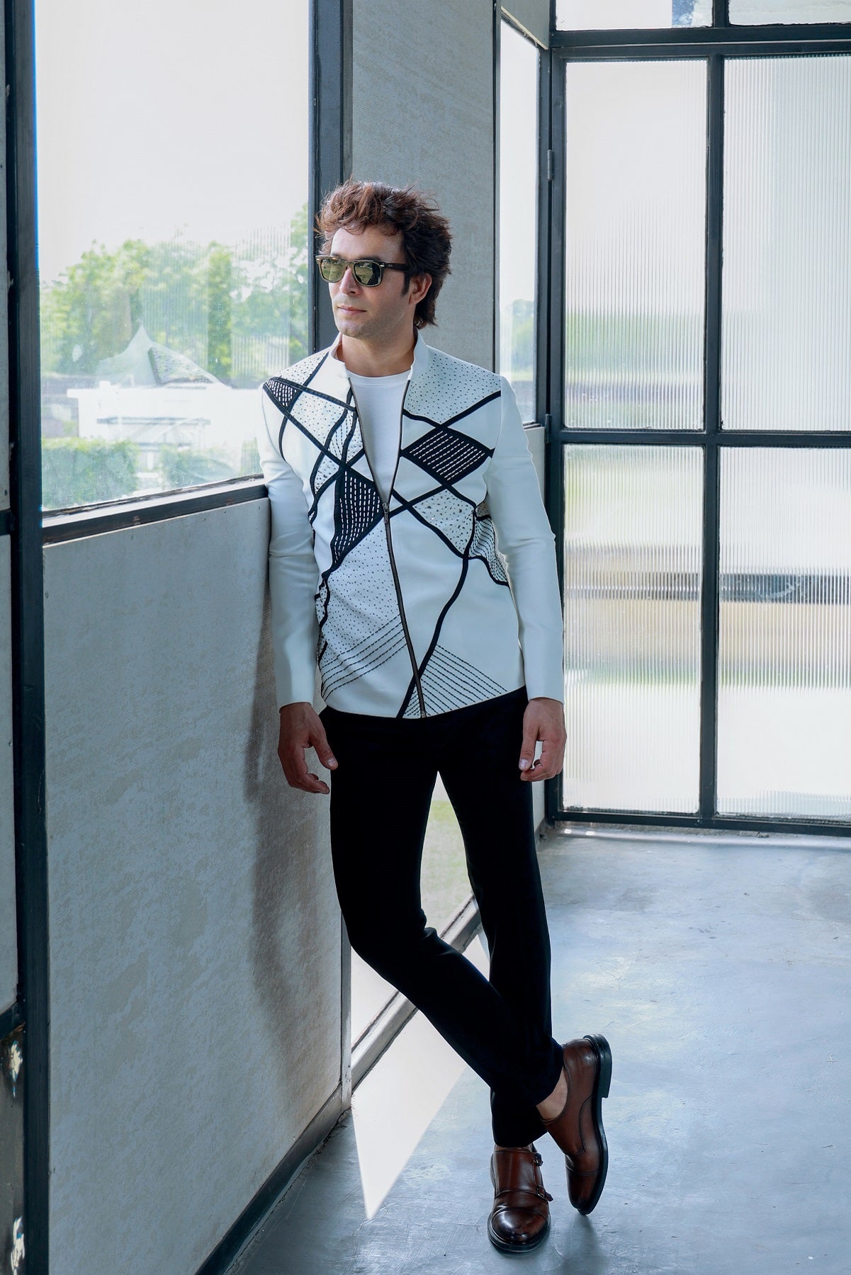 B/W HAND EMB.ZIPPER JACKET WITH PANTS