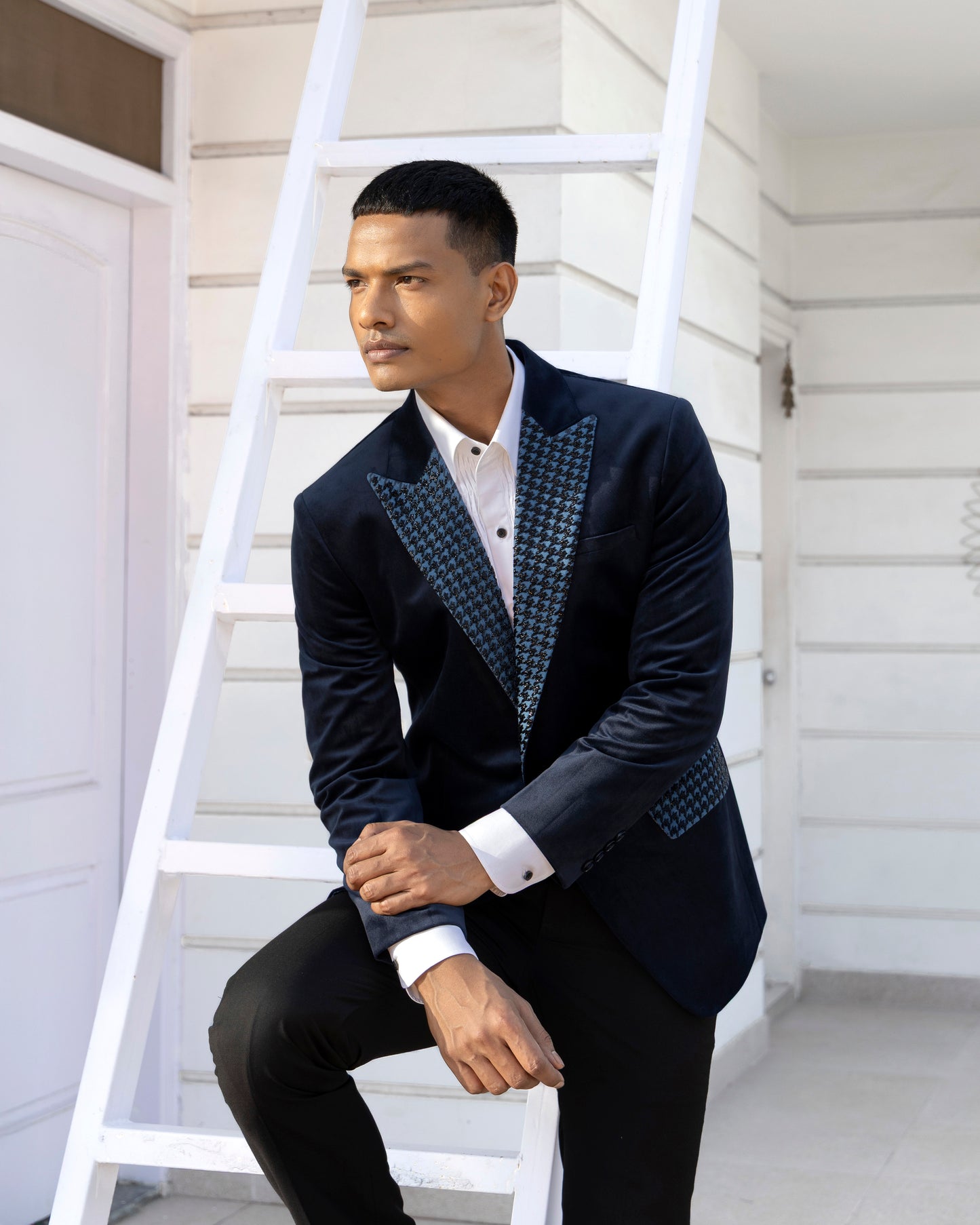 DARK BLUE GLASS CUT TUXEDO