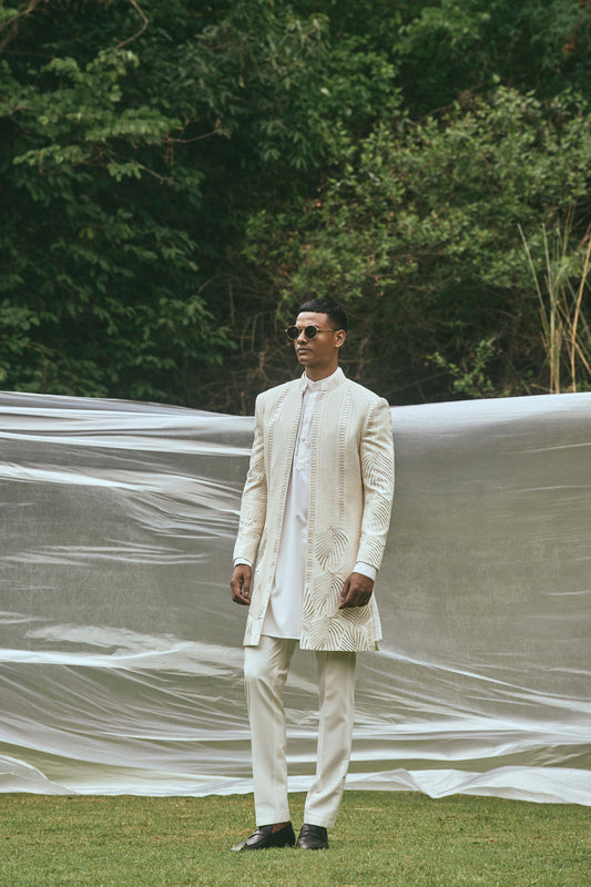 IVORY THREAD EMBROIDERY WITH GLASS CUT OPEN INDOWESTERN