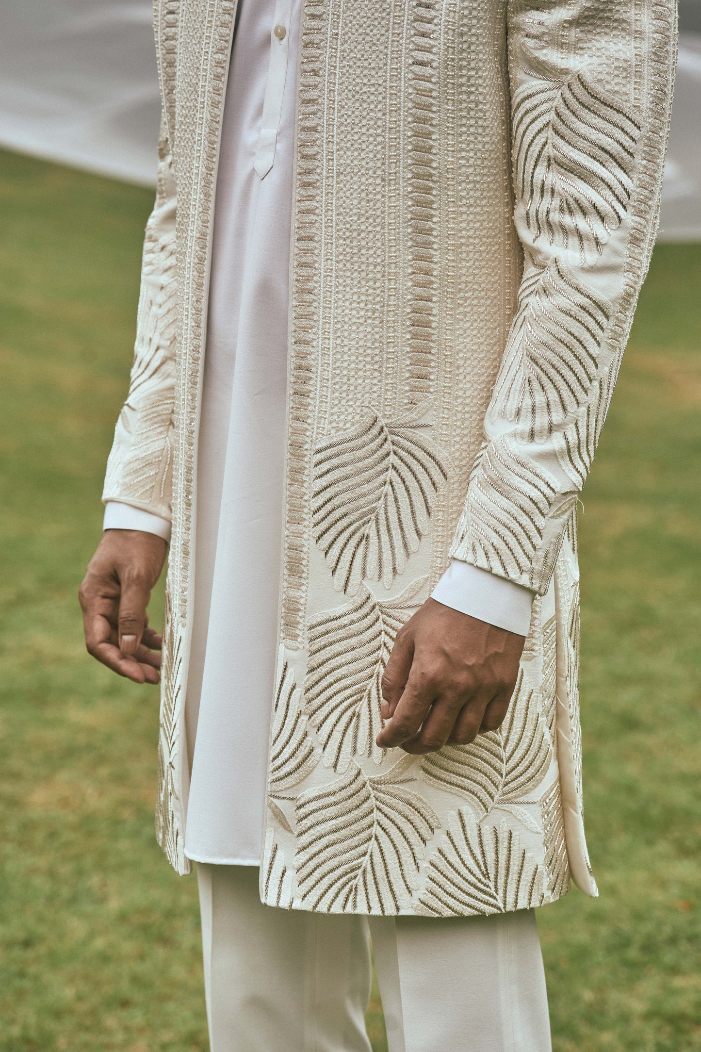 IVORY THREAD EMBROIDERY WITH GLASS CUT OPEN INDOWESTERN